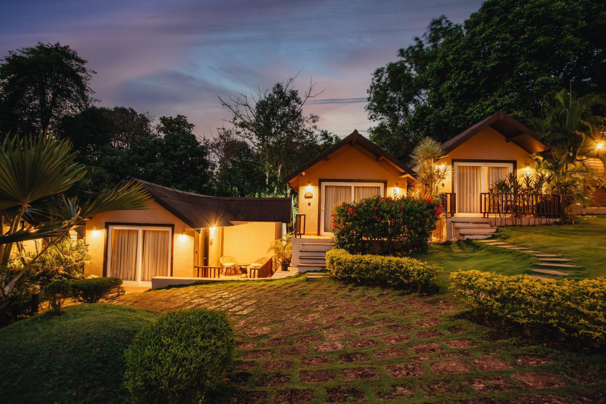 Stone Wood Resort, 3*