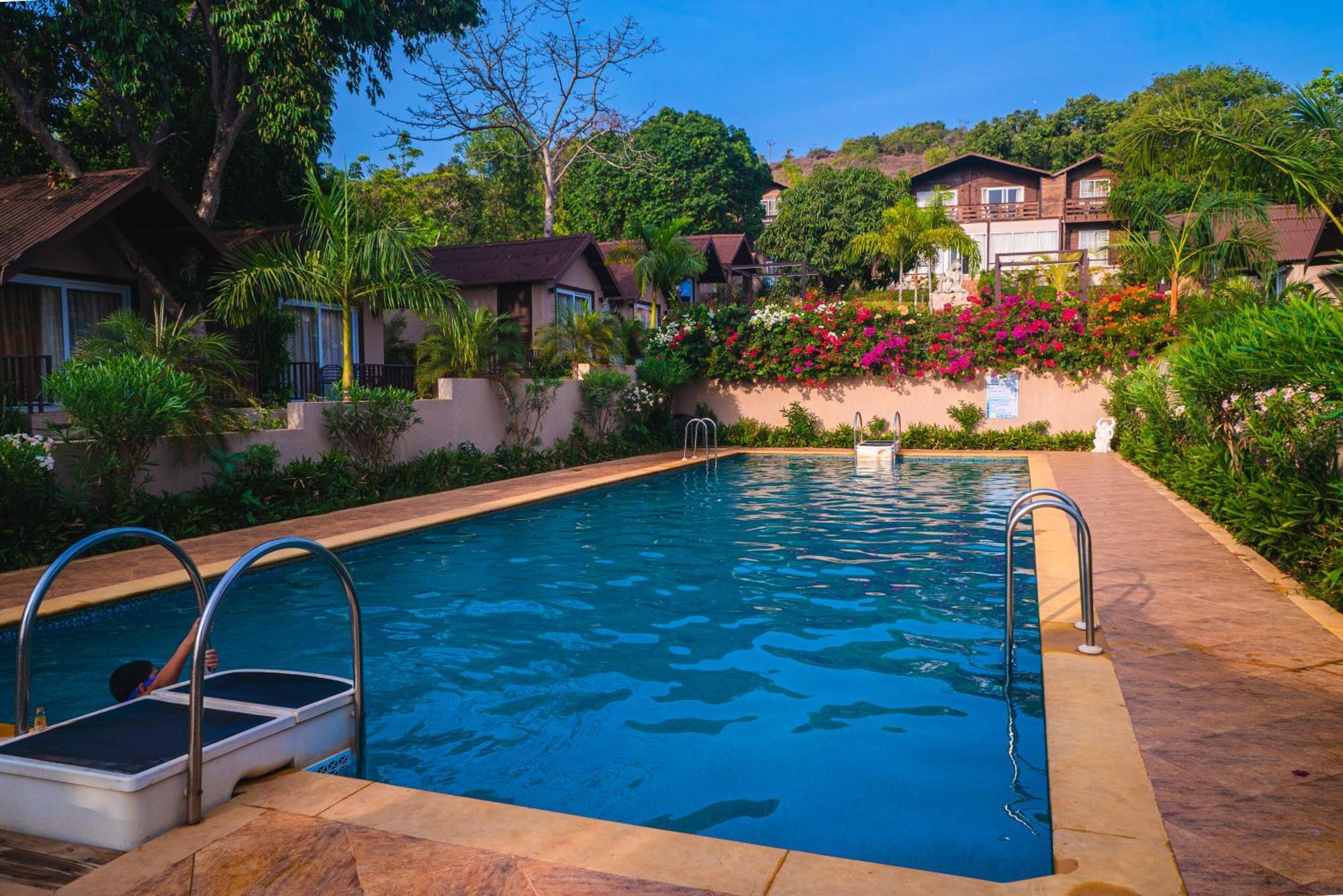 Stone Wood Resort, 3*